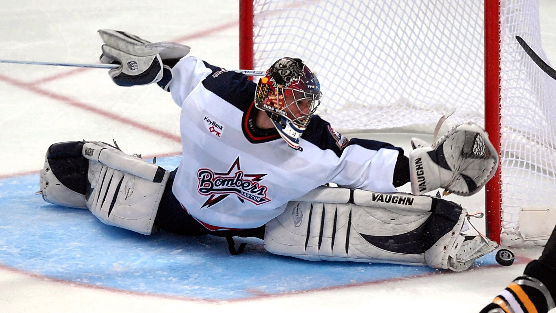 全国重装徒步穿越赛 背负20公斤装备翻山越岭